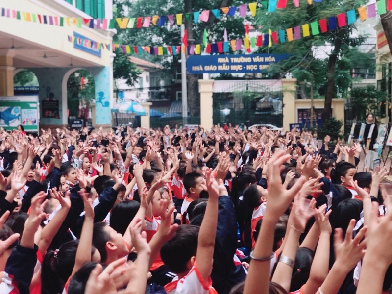 Học sinh trường Tiểu học Trưng Vương hào hứng tham gia chương trình tuyên truyền bảo vệ môi trường