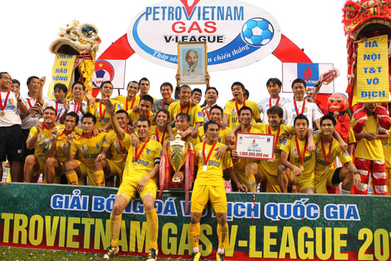 Chỉ sau 1 năm lên chơi ở giải đấu cao nhất, Hà Nội T&amp;T đã trở thành nhà vô địch mới của bóng đá Việt Nam ở mùa giải V-League 2010