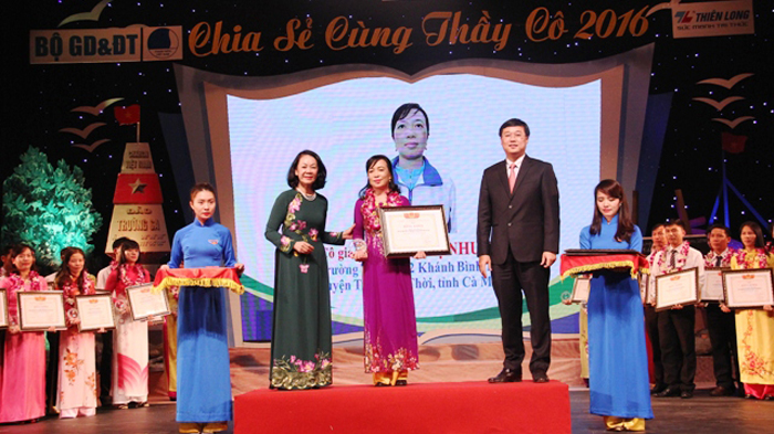 Vinh danh 42 thầy cô giáo “bám đảo” tiêu biểu
