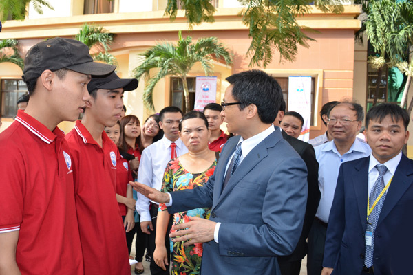 Phó Thủ tướng Vũ Đức Đam dự khai giảng Trường Cao đẳng Kỹ nghệ 2