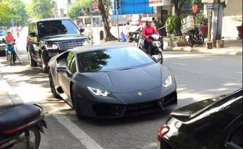 Lamborghini Huracan LP580-2 bất ngờ 
