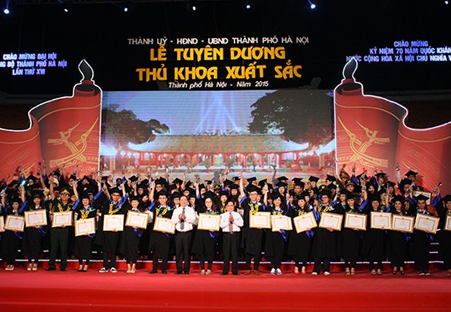 Hà Nội tuyển 143 Thủ khoa làm việc tại các sở, quận, huyện