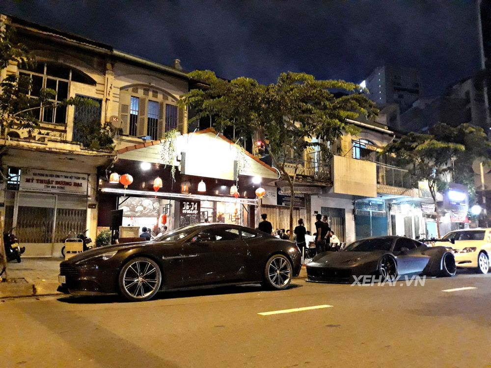 TP.HCM: Bộ ba siêu xe hàng độc nối đuôi nhau trong đêm