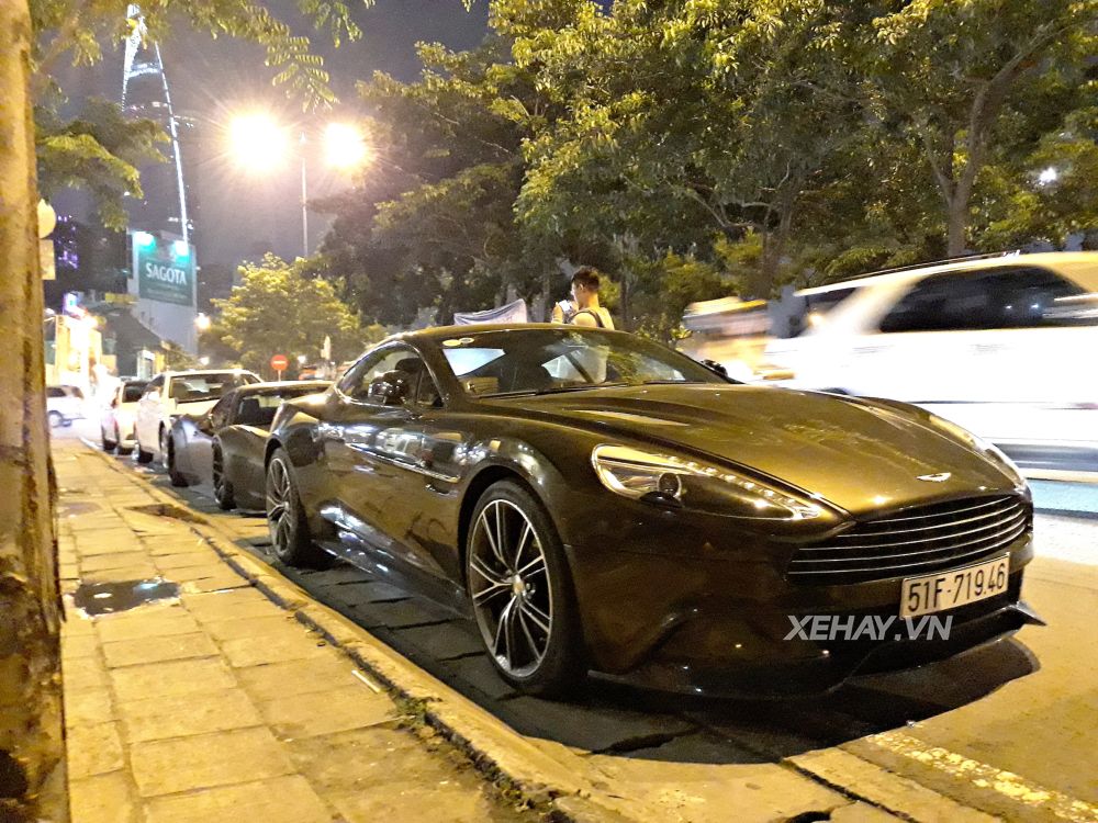 TP.HCM: Bộ ba siêu xe hàng độc nối đuôi nhau trong đêm