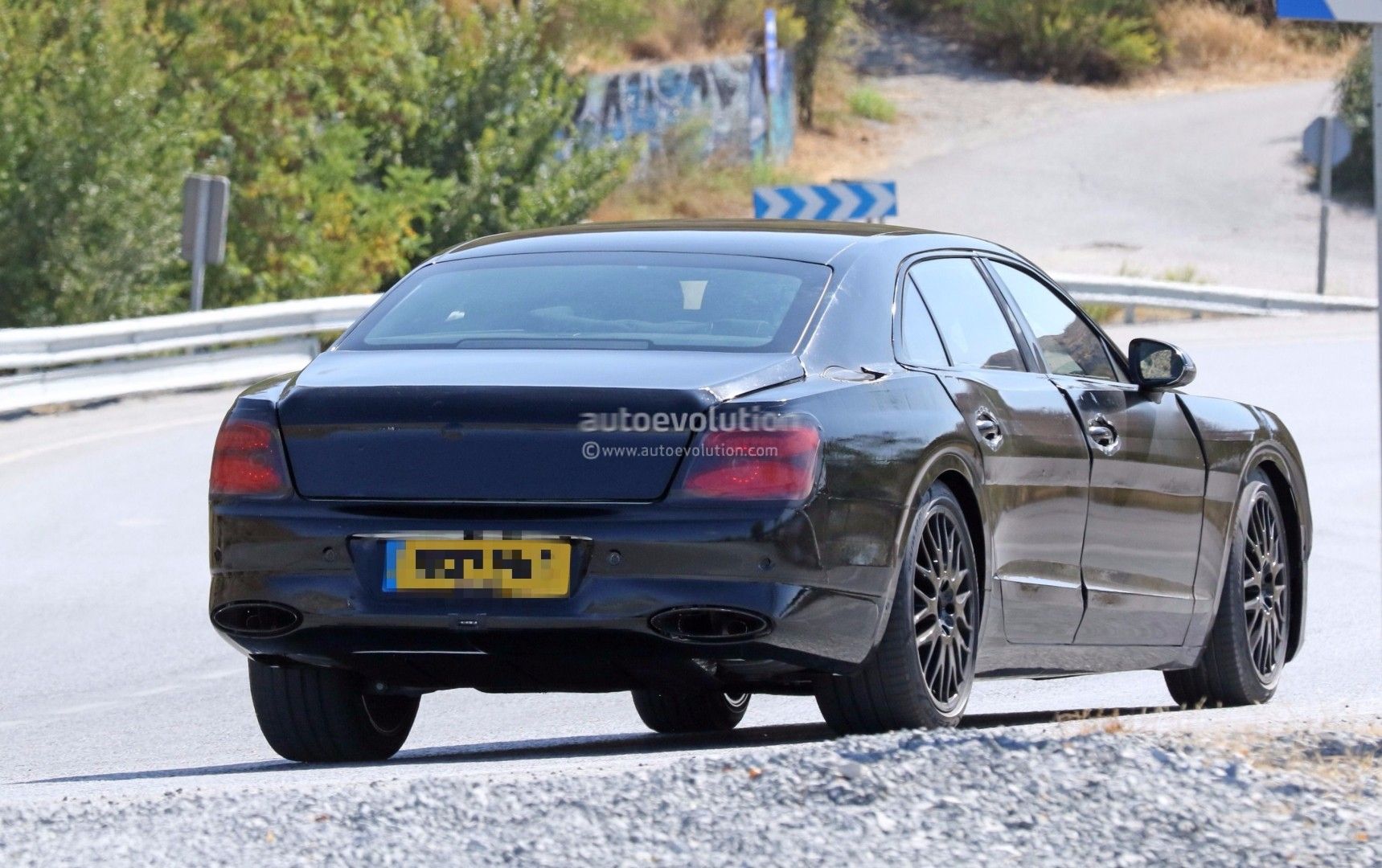 Bentley Flying Spur 2019 lộ diện loạt ảnh cho thấy thiết kế vô cùng hấp dẫn