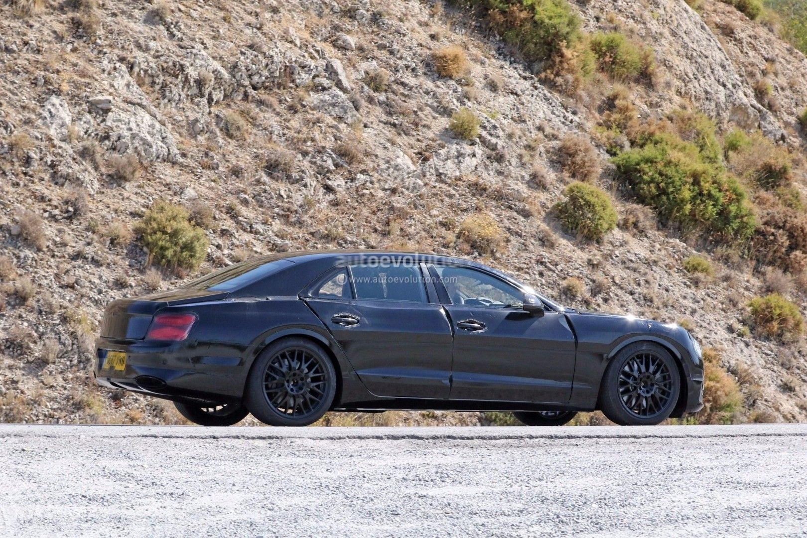 Bentley Flying Spur 2019 lộ diện loạt ảnh cho thấy thiết kế vô cùng hấp dẫn
