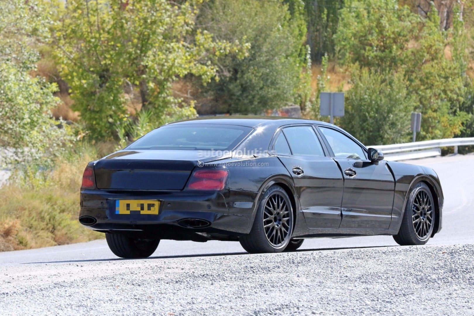 Bentley Flying Spur 2019 lộ diện loạt ảnh cho thấy thiết kế vô cùng hấp dẫn