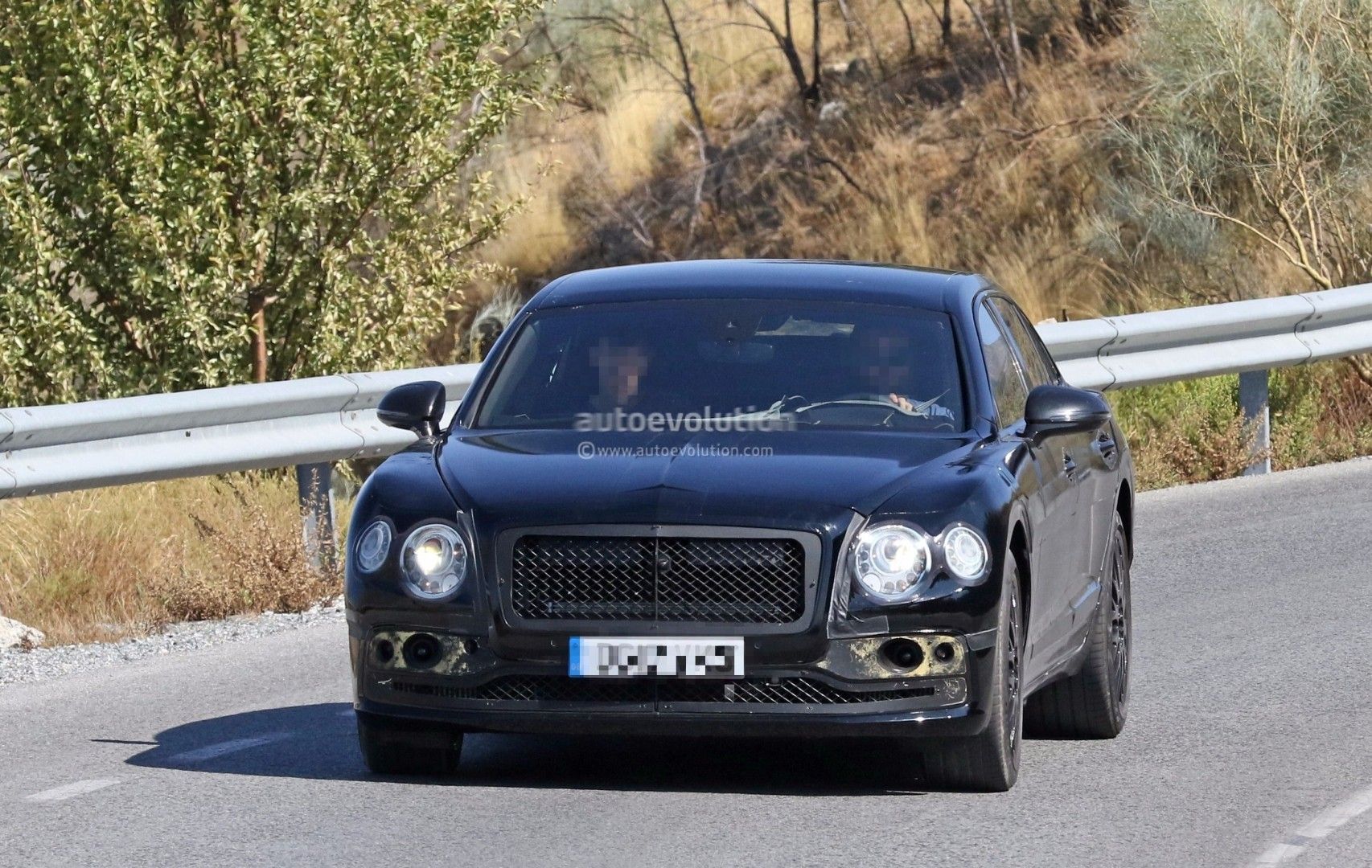 Bentley Flying Spur 2019 lộ diện loạt ảnh cho thấy thiết kế vô cùng hấp dẫn
