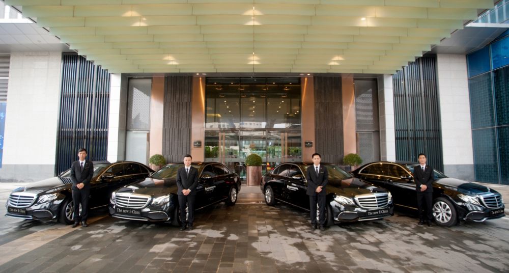 InterContinental Hanoi Landmark72 tậu loạt 4 xe E200 thế hệ mới gần 10 tỷ đón khách