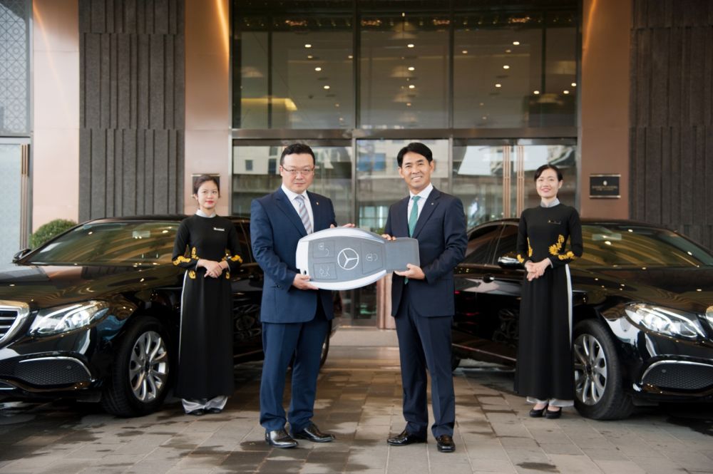 InterContinental Hanoi Landmark72 tậu loạt 4 xe E200 thế hệ mới gần 10 tỷ đón khách