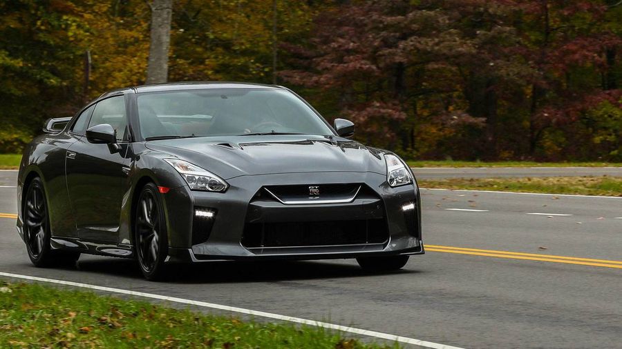 Nissan GT-R 2017 bổ sung phiên bản Pure rẻ nhất, giá dưới 100.000 USD