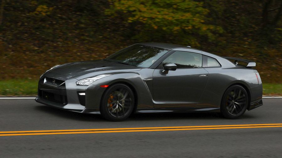 Nissan GT-R 2017 bổ sung phiên bản Pure rẻ nhất, giá dưới 100.000 USD
