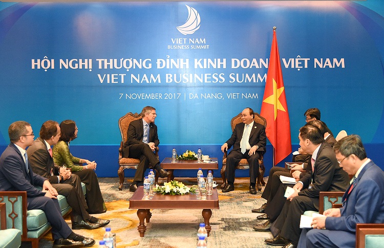 Thủ tướng tiếp các doanh nghiệp nước ngoài bên lề VBS