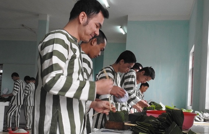 Chế độ ăn, mặc, chăm sóc y tế đối với người bị tạm giữ, tạm giam