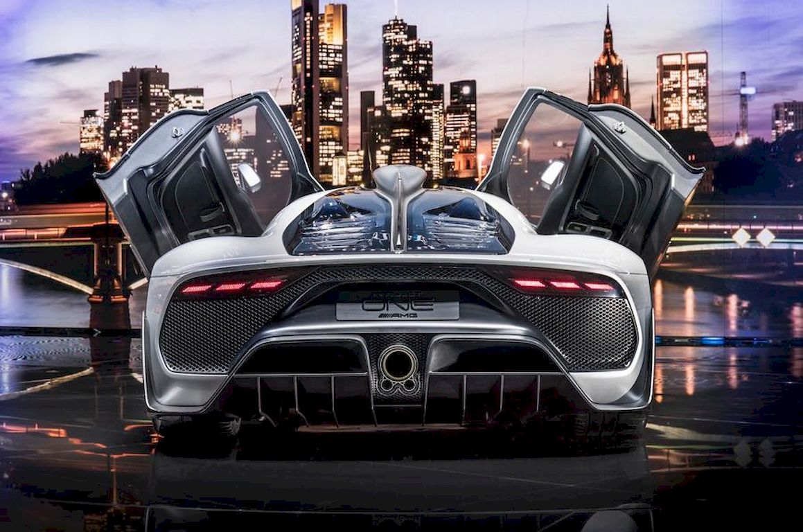 Một chiếc Mercedes-AMG Project One được rao bán với giá gấp đôi giá niêm yết