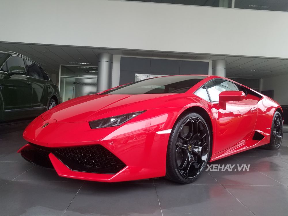 Hà Nội: Siêu xe Lamborghini Huracan LP610-4 màu lạ xuất hiện tại showroom chính hãng