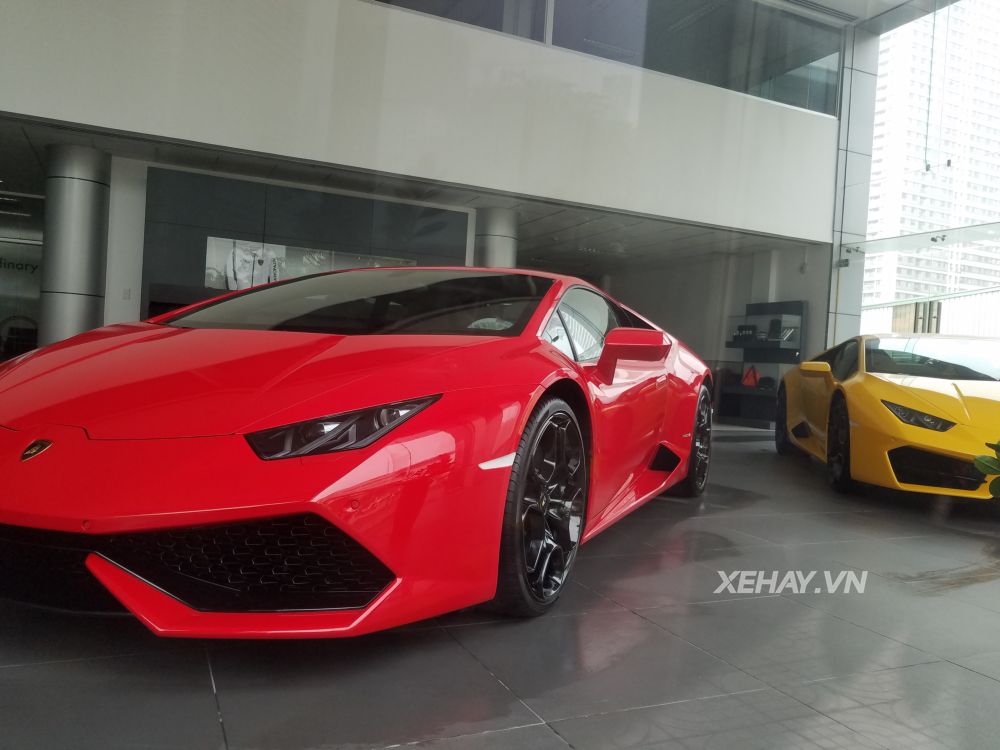 Hà Nội: Siêu xe Lamborghini Huracan LP610-4 màu lạ xuất hiện tại showroom chính hãng