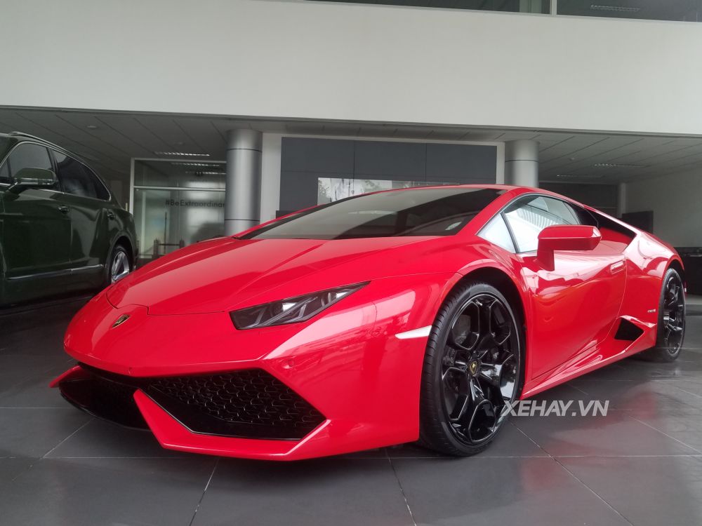 Hà Nội: Siêu xe Lamborghini Huracan LP610-4 màu lạ xuất hiện tại showroom chính hãng