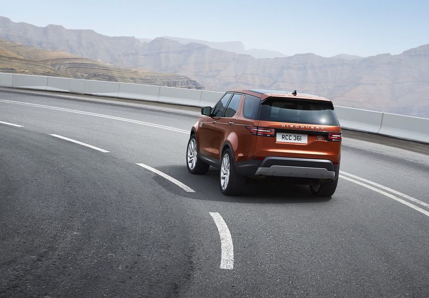 Land Rover Discovery 2018 có thêm nhiều công nghệ và trang bị tiêu chuẩn