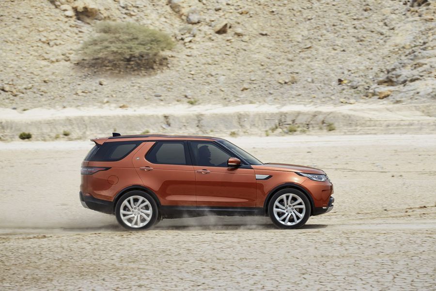 Land Rover Discovery 2018 có thêm nhiều công nghệ và trang bị tiêu chuẩn