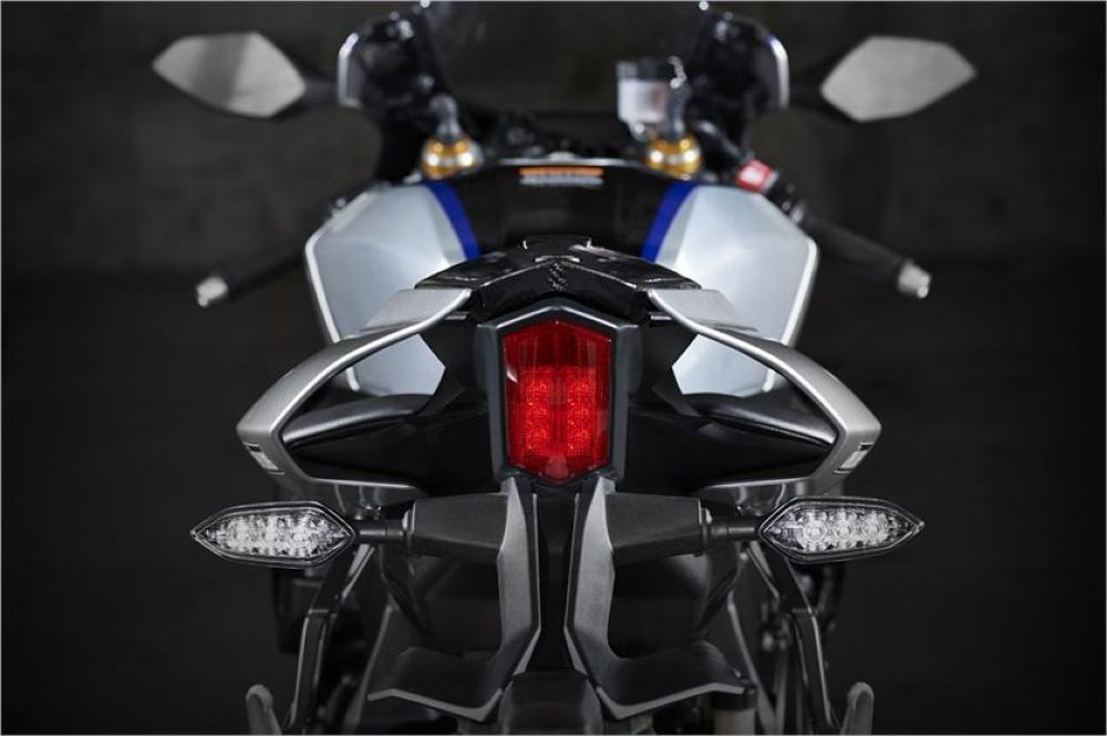 Yamaha YZF-R1M 2018 trình làng với nhiều bổ sung về công nghệ