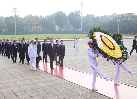 Chủ tịch Trung Quốc Tập Cận Bình vào Lăng viếng Chủ tịch Hồ Chí Minh