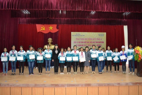 114 suất học bổng cho học sinh nghèo Nam Định