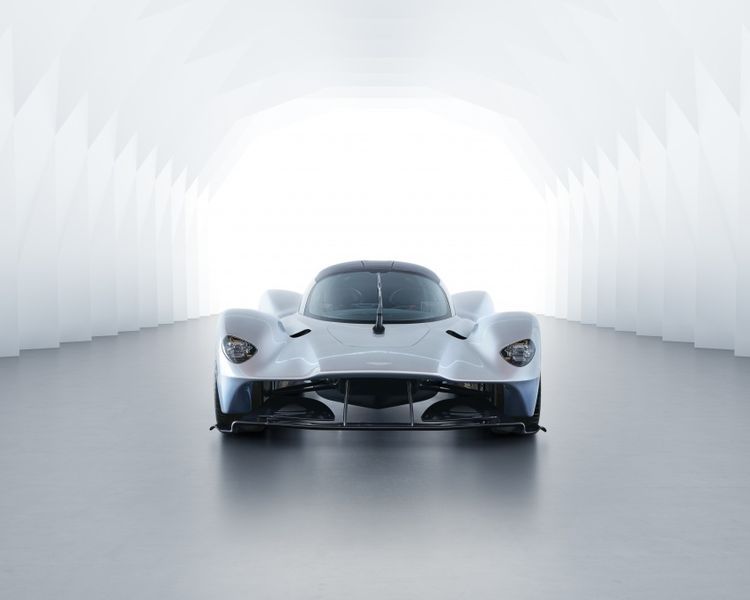Aston Martin Valkyrie AMR Pro được tối giản nội thất, tối ưu hóa khí động học