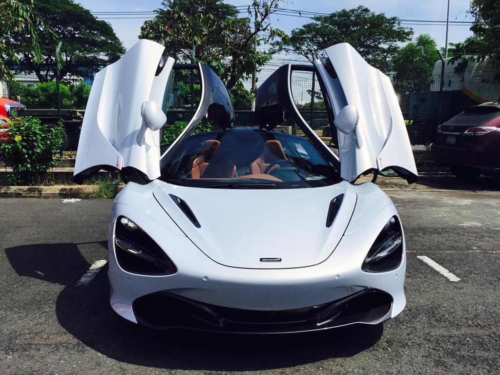 McLaren 720S đầu tiên về Việt Nam vừa được khui công tại cảng TP. Hồ Chí Minh