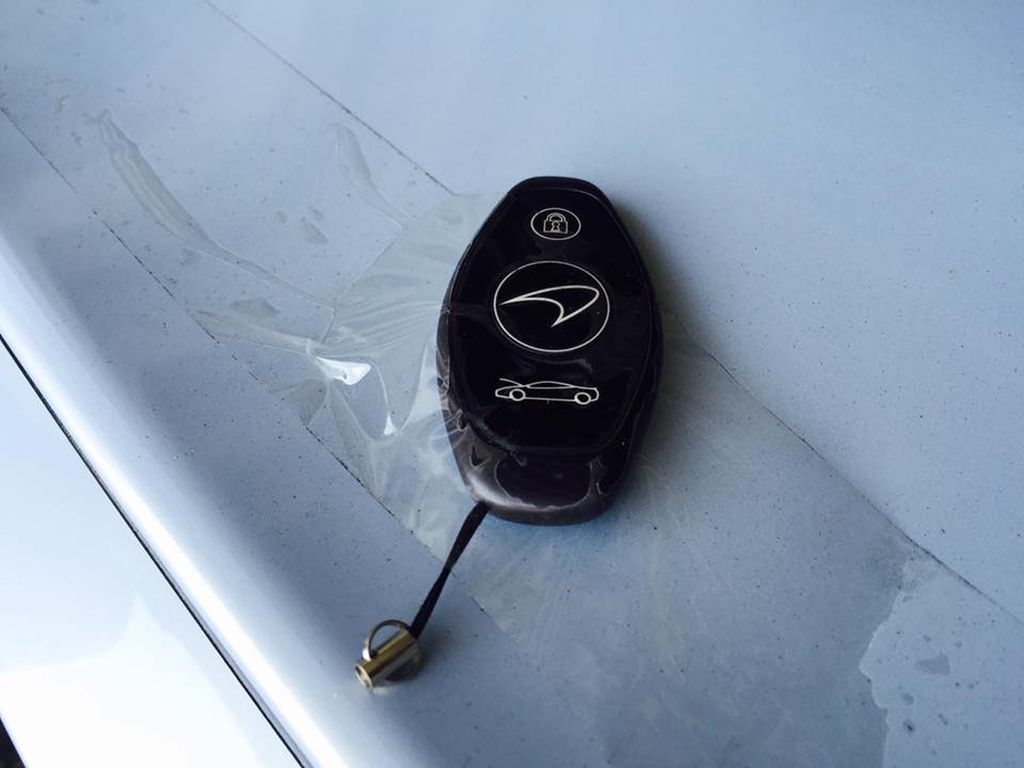 McLaren 720S đầu tiên về Việt Nam vừa được khui công tại cảng TP. Hồ Chí Minh