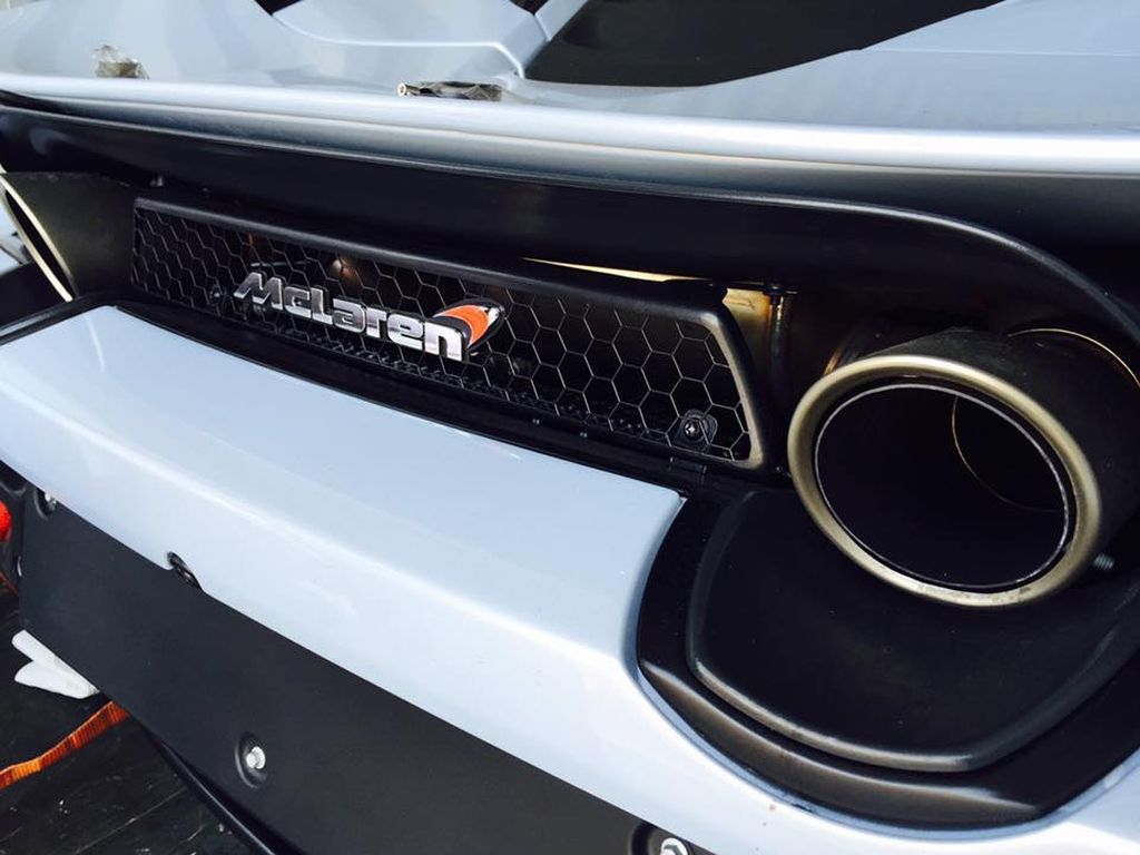 McLaren 720S đầu tiên về Việt Nam vừa được khui công tại cảng TP. Hồ Chí Minh