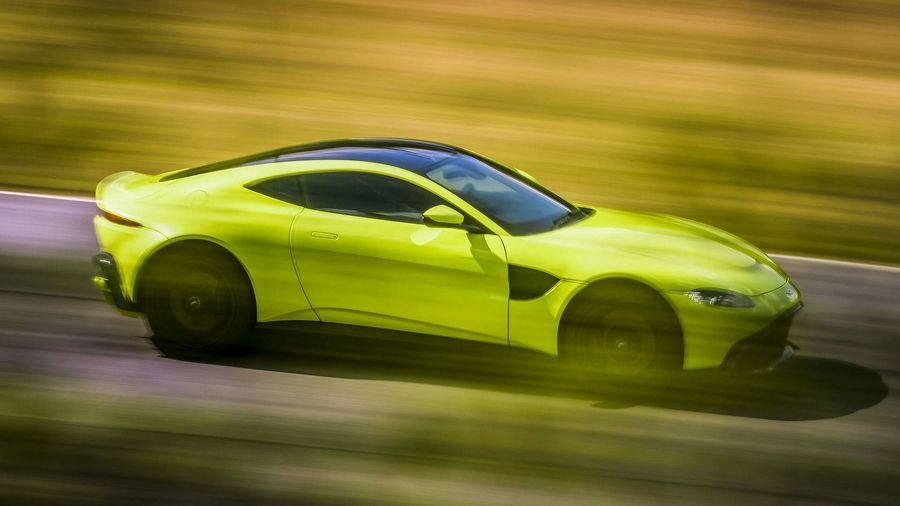Chi tiết Aston Martin Vantage 2018 vừa trình làng với 503 mã lực và thân xe quyến rũ