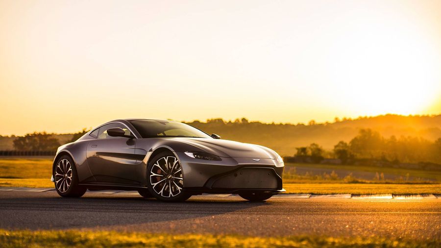 Chi tiết Aston Martin Vantage 2018 vừa trình làng với 503 mã lực và thân xe quyến rũ