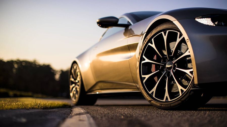 Chi tiết Aston Martin Vantage 2018 vừa trình làng với 503 mã lực và thân xe quyến rũ