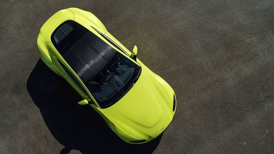 Chi tiết Aston Martin Vantage 2018 vừa trình làng với 503 mã lực và thân xe quyến rũ
