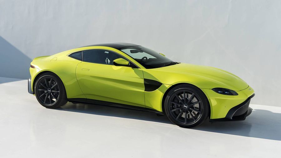 Chi tiết Aston Martin Vantage 2018 vừa trình làng với 503 mã lực và thân xe quyến rũ