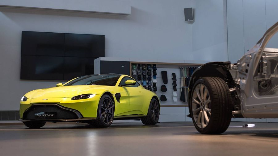 Chi tiết Aston Martin Vantage 2018 vừa trình làng với 503 mã lực và thân xe quyến rũ