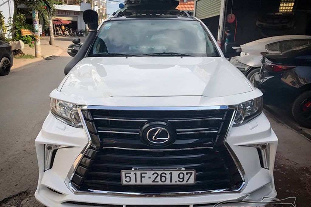 TP.HCM: Toyota Fortuner độ phong cách xe sang Lexus 570 cực ấn tượng