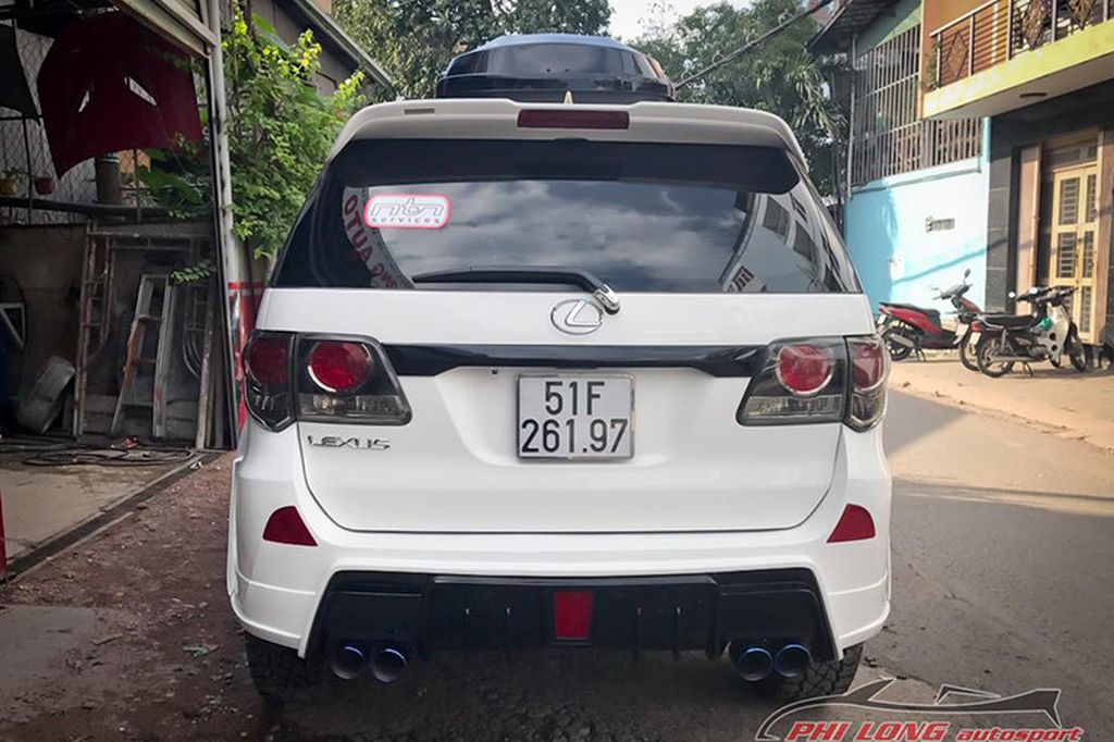 TP.HCM: Toyota Fortuner độ phong cách xe sang Lexus 570 cực ấn tượng