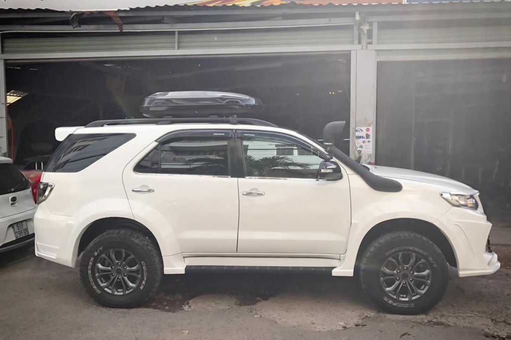 TP.HCM: Toyota Fortuner độ phong cách xe sang Lexus 570 cực ấn tượng