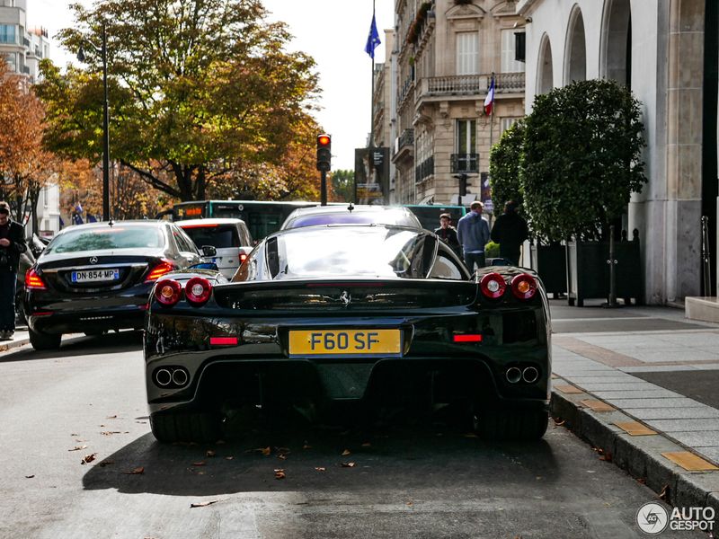 Bắt gặp siêu xe hàng hiếm Ferrari Enzo trông như mới tại Paris