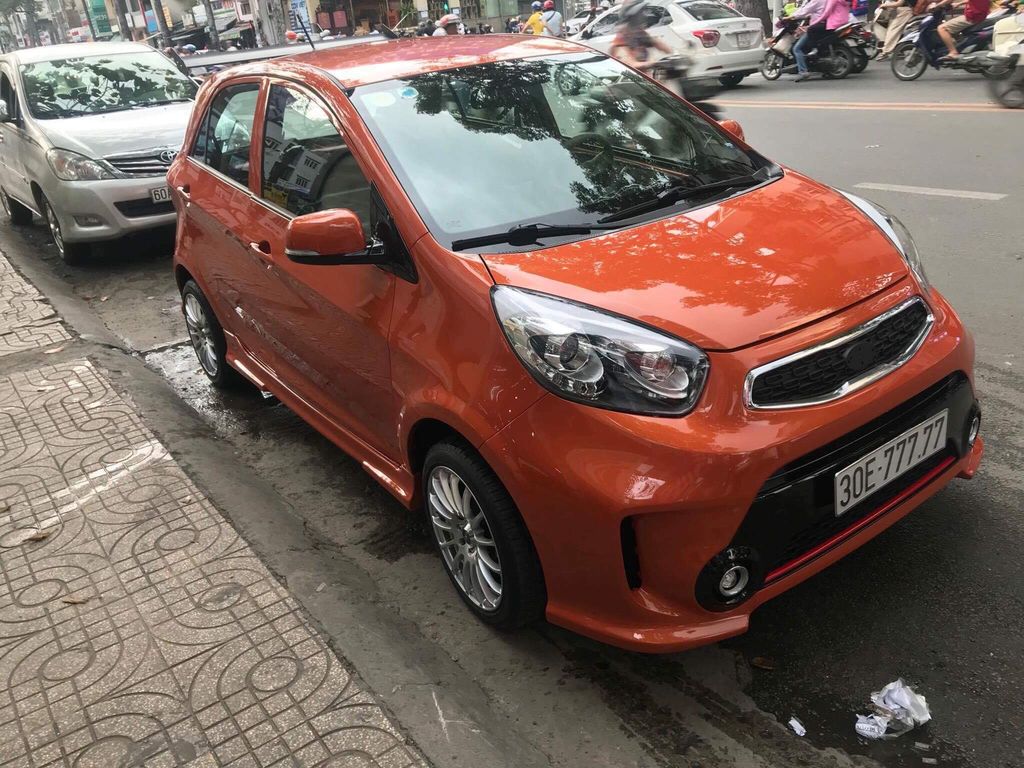 Hà Nội: Kia Morning biển độc 
