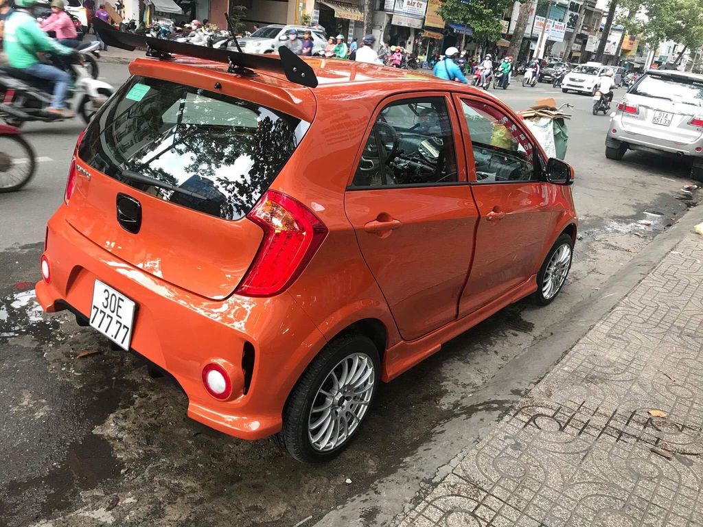 Hà Nội: Kia Morning biển độc 