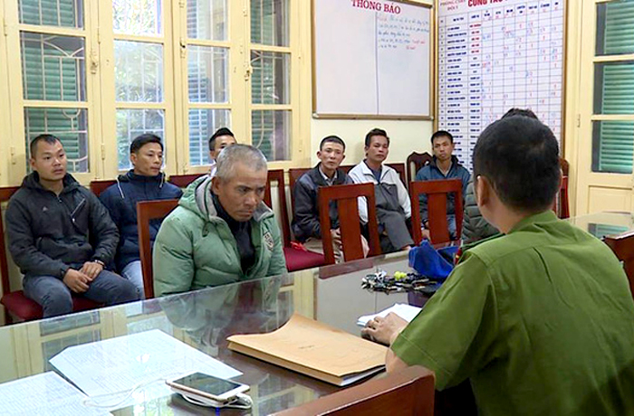 Hà Nội: Bắt 13 đối tượng trấn lột tiền của người đi xe máy vào đường ô tô