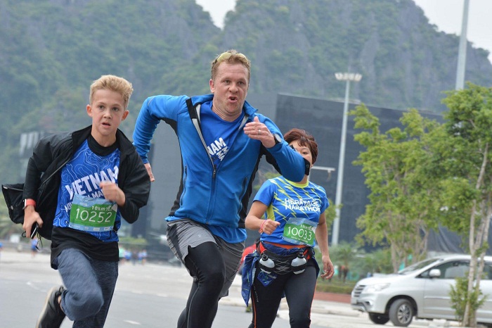 Gần 1.200 VĐV tham gia giải chạy Halong Bay Heritage Marathon