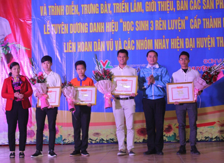 Tuyên dương danh hiệu “Học sinh 3 rèn luyện”