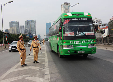 Cuối năm, lại nóng xe “dù”, bến “cóc”