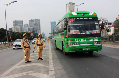 Cuối năm, lại nóng xe “dù”, bến “cóc”