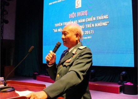 Sinh viên Đại học Công nghiệp Hà Nội kỉ niệm Chiến thắng Điện Biên Phủ trên không