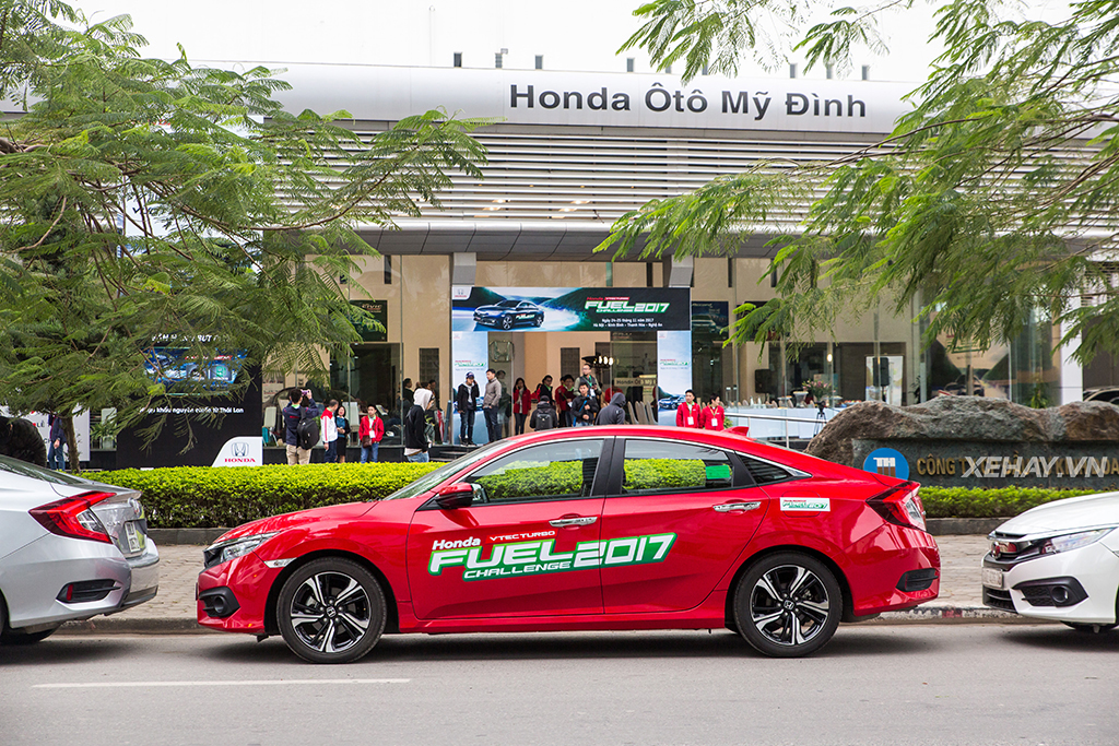 Động cơ VTEC TURBO trên Honda Civic thế hệ thứ 10 tiêu thụ chỉ 4,07 lít nhiên liệu/100 km